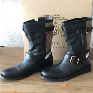 Burberry women’s boots size 38 brand new